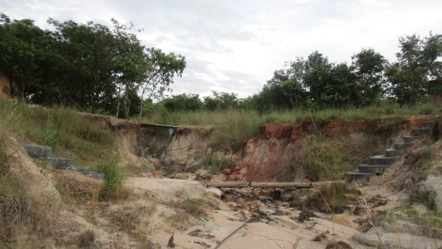 Old (foreground) and new bridges across the gulley